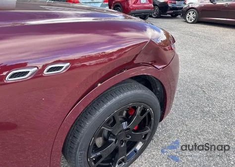 2017 Maserati Levante z USA, uszkodzony, nr VIN ZN661XUS6HX221843